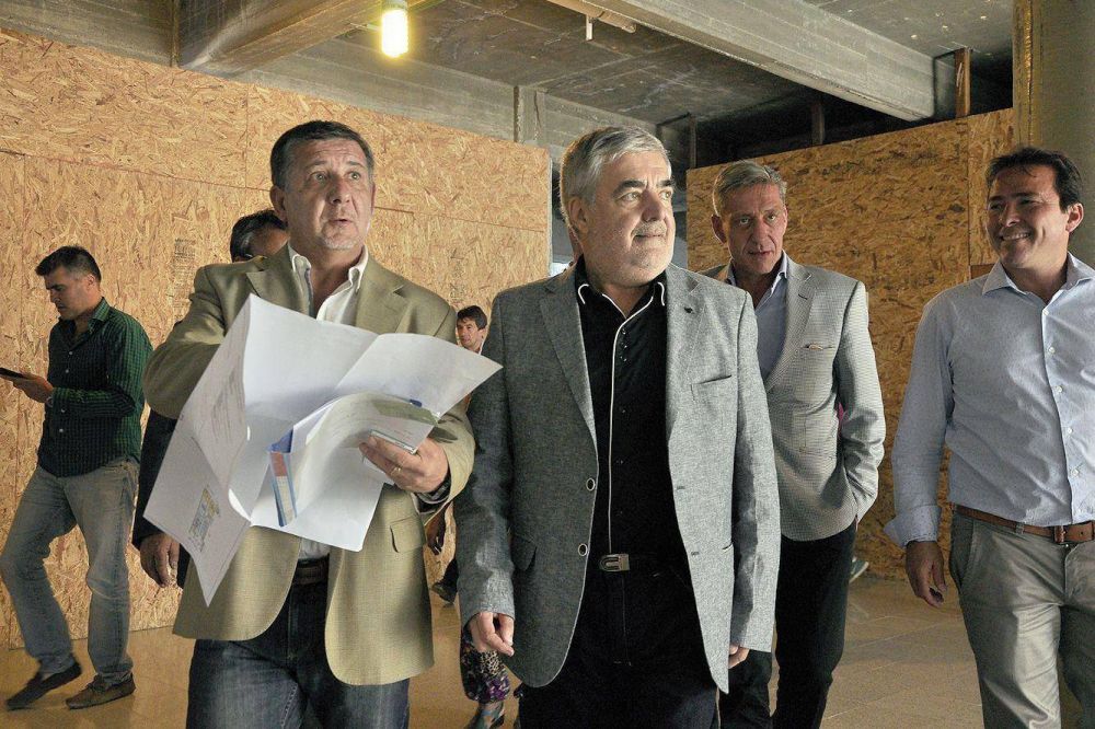 Das Neves firm� el reinicio de obras del hospital Alvear y anunci� la continuaci�n de la repotenciaci�n del acueducto