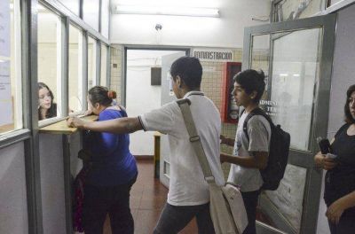 M�s de 400 personas ya consultaron por la reinscripci�n del boleto gratuito educativo