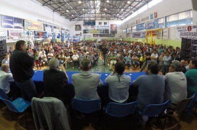 Avila y Das Neves resaltaron el acuerdo petrolero para esta cuenca y criticaron lo firmado en Neuqu�n