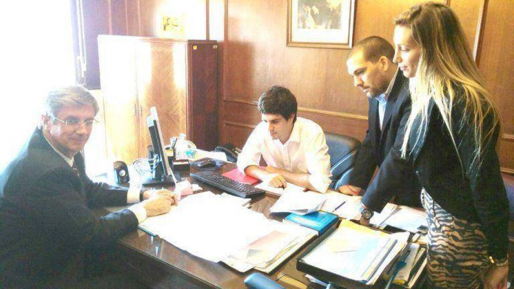 En Buenos Aires, el Intendente Ongarato realiza gestiones para Esquel y la regi�n
