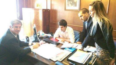 En Buenos Aires, el Intendente Ongarato realiza gestiones para Esquel y la regi�n