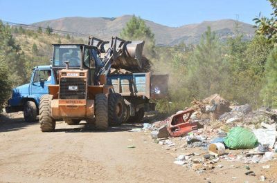 Retiraron gran cantidad de residuos de basural clandestino