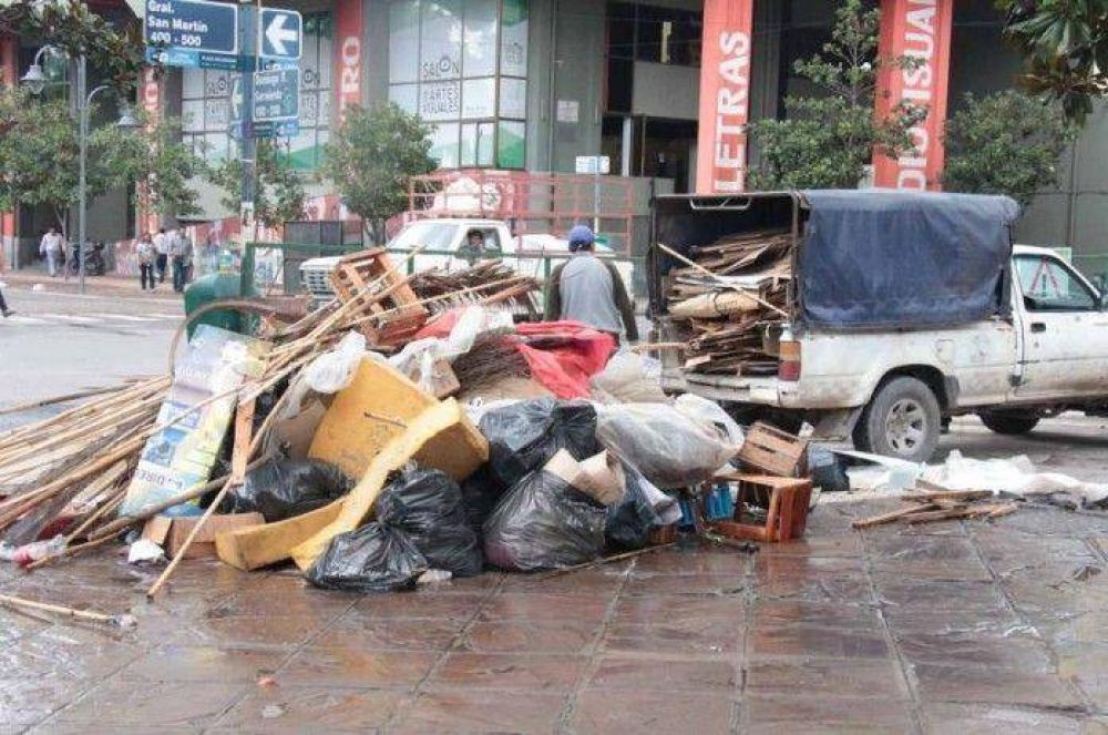 Iniciaron trabajos de limpieza en Plaza Belgrano