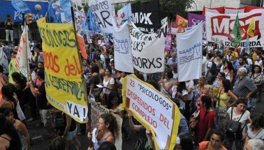 Protesta en C�rdoba contra los despidos privados y estatales