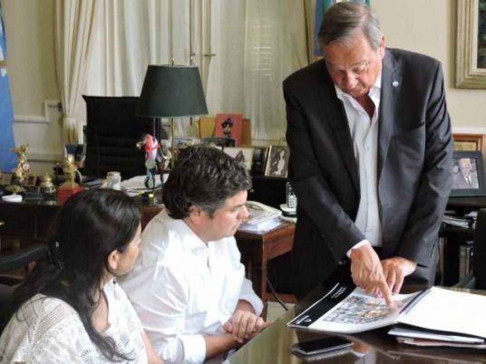 Lunghi y autoridades provinciales presentaron la Direcci�n de Ni�ez, Adolescencia y Familia del Municipio