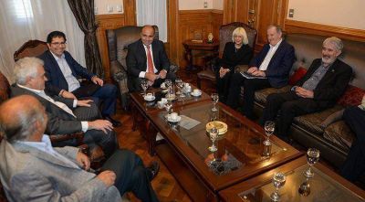 Manzur recibe a Macri y refuerza reclamos