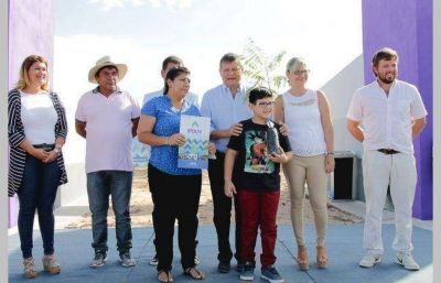 Peppo entreg� viviendas y asegur� �defender del sistema cooperativista ante Naci�n�