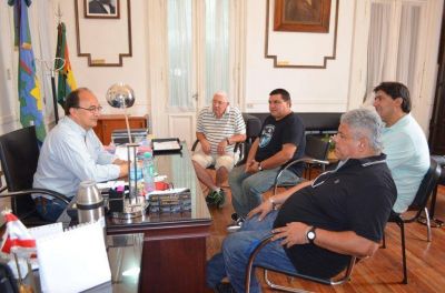Salom�n se reuni� con representantes de la (APV) Asociaci�n de Personal de Vialidad
