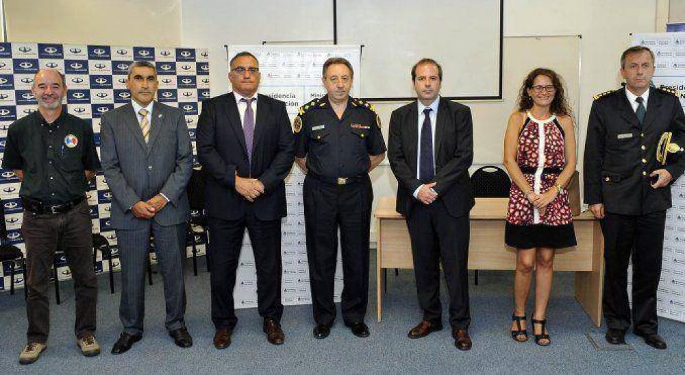 Agentes se capacitan para mejorar seguridad en aeropuertos y frenar el narcotr�fico
