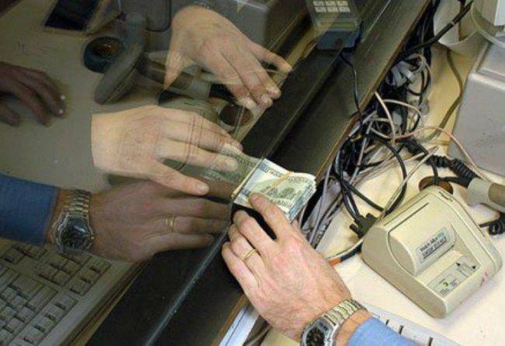 El d�lar mayorista cerr� en 14,38 pesos, una cifra r�cord