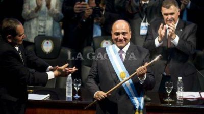 Manzur, entre el alperovichismo y la gesti�n de fondos