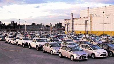 Brasil quiere liberalizar el comercio de autos con Argentina