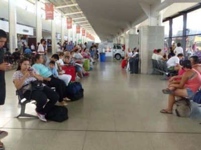 Cada vez menos rosarinos y turistas pasan por la Terminal de Omnibus
