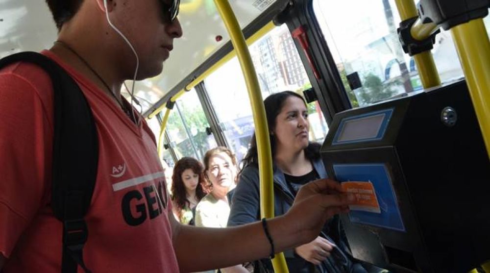 Descubren una millonaria estafa con tarjetas magn�ticas de la Sapem