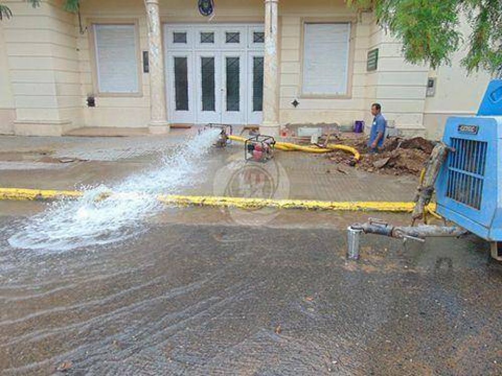 Una de cal�:Obras Sanitarias resolvi� el problema de las bombas y le surgi� una importante p�rdida