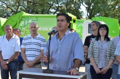 Capitanich present� el equipamiento municipal para el Plan de Higiene Urbana: �Tendremos una ciudad m�s limpia�