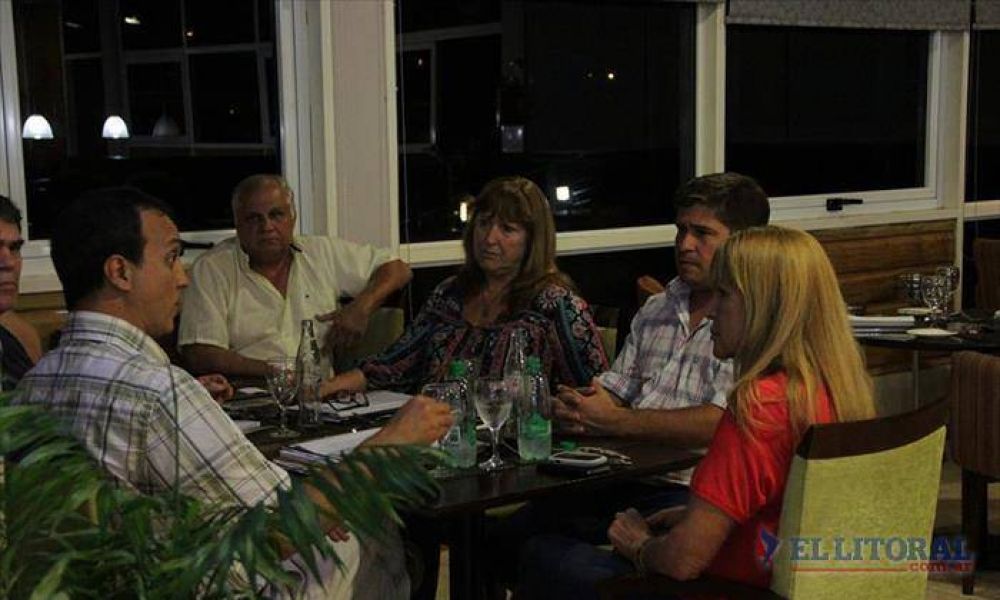 Paso de la Patria: Ayala se comprometi� a reactivar gestiones para defensas y cloacas