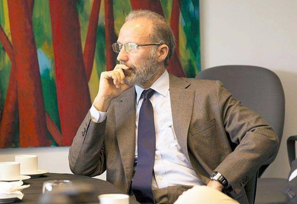 Convocan a la Casa Rosada a los jefes del Senado por la Corte
