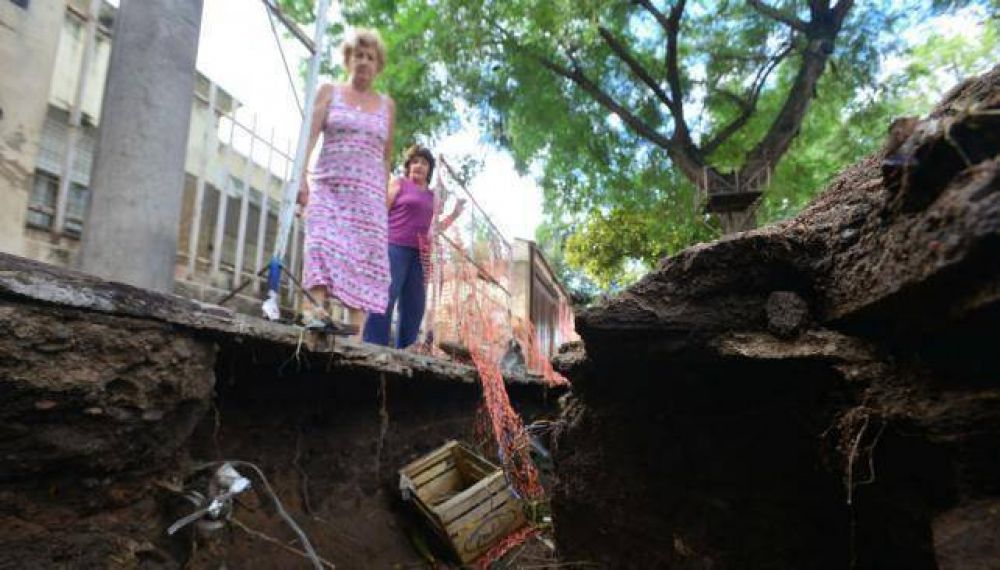 C�rdoba: el agua revent� las cloacas