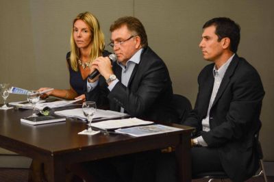 Domingo Amaya plantea una nueva relaci�n entre la Naci�n y las provincias 