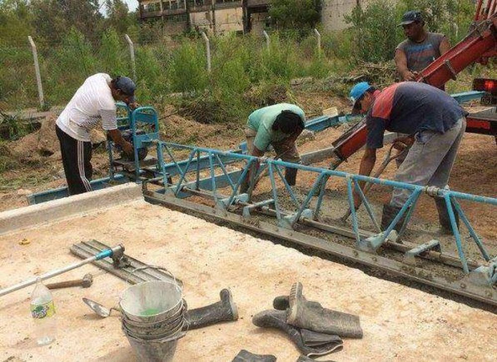 Tigre paviment� calles internas en el barrio Almirante Brown