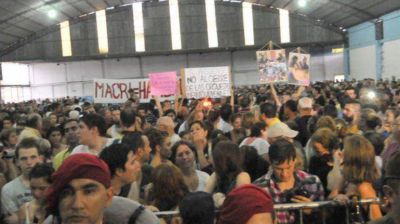 Expulsaron de un acto a militantes kirchneristas que pretend�an escrachar a Mauricio Macri