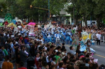 Mar del Plata: M�s de 30 mil personas disfrutaron de los carnavales y el corso