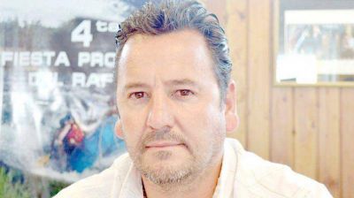 ARIEL MOLINA, INTENDENTE DE CORCOVADO: Le dicen �Tapado� al chascomunense que cuando asumi�, puso de su bolsillo para que cobraran los municipales su sueldo de noviembre