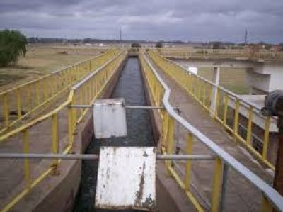 Analizan regionalizar el servicio de agua y cloacas en la Provincia: Bah�a ser�a una cabecera