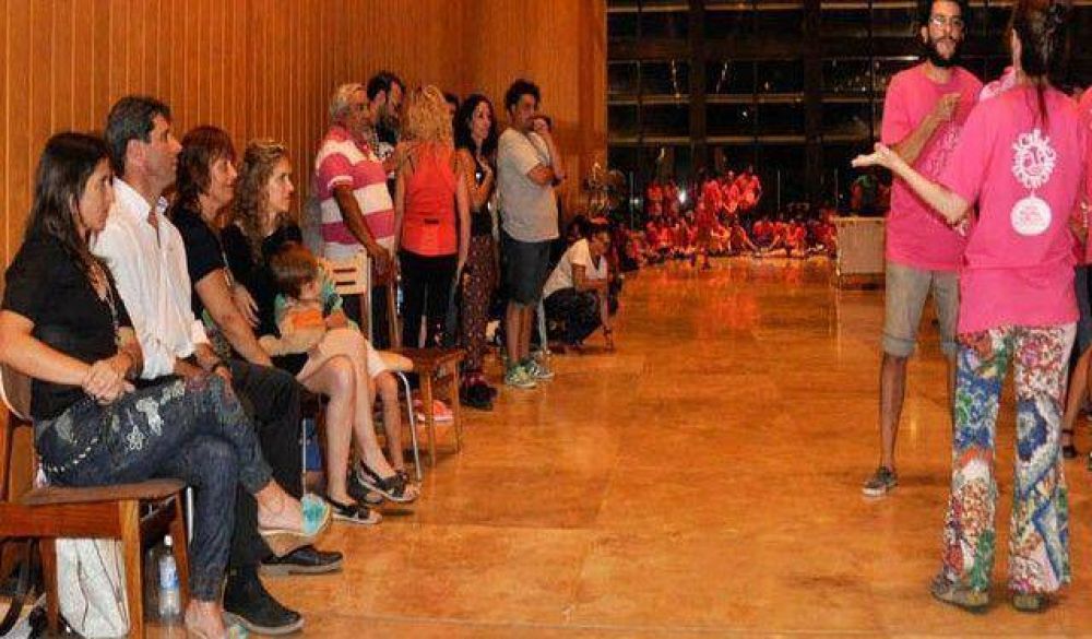 U�ac presenci� un ensayo de la noche final de la FNS 2016