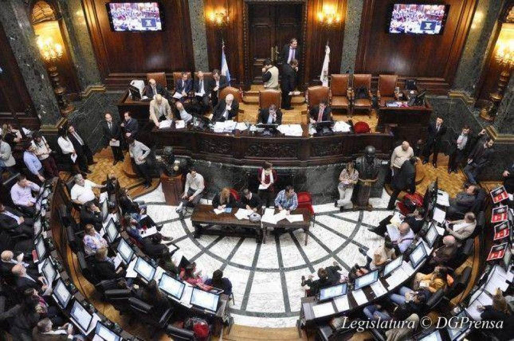 Comisiones: PRO �porotea� y j�venes piden pista