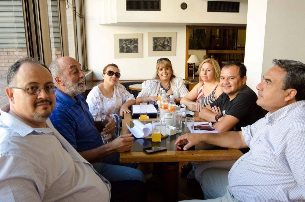 Aduca: �Los gremios siempre firman acuerdos contraproducentes para los docentes�