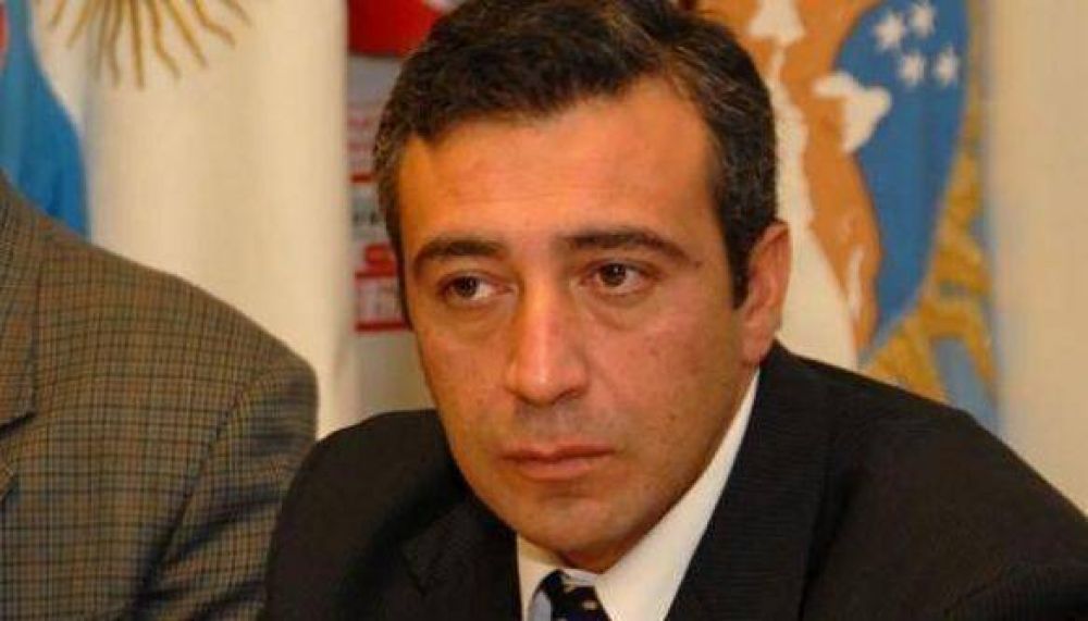 �lvarez: �Buscan instalar el conflicto social entre los santacruce�os