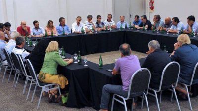 Bordet, Urribarri y Bahl se prometen unidad en las legislaturas