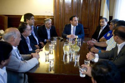 La Provincia intervino, logr� levantar el paro de �mnibus y culp� a Alfaro 