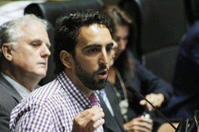 Legislador tild� de caradura a Macri