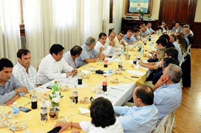 El ministro de Seguridad bonaerense se reuni� con intendentes y Lunghi pidi� m�s polic�as para Tandil