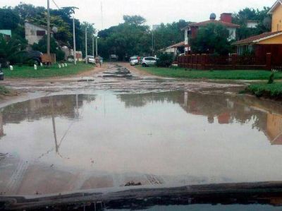 Ahora la comuna dice que municipalizar� el servicio de cloacas