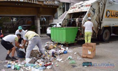 Vecinos arrojaron la basura en la calle San Juan ante la falta de contenedor