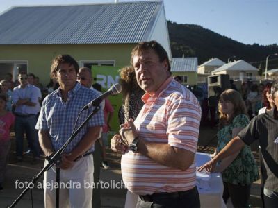 Entregaron nuevas unidades de las 645 Viviendas