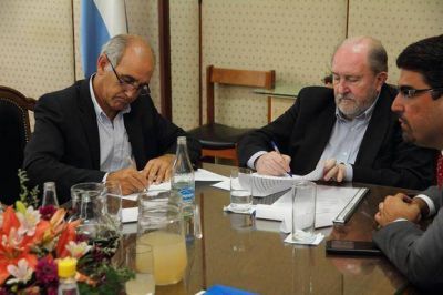 Acuerdo interprovincial para enfrentar la amenaza del R�o V