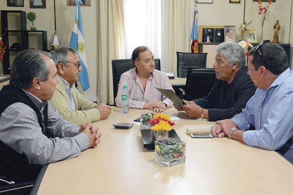 Linares entreg� 80 lotes a la Atech y a la Mutual de Telef�nica del Chubut