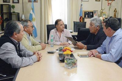 Linares entreg� 80 lotes a la Atech y a la Mutual de Telef�nica del Chubut