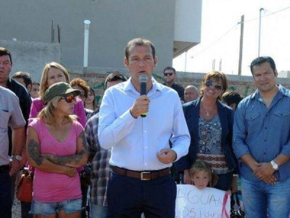 El gobernador Guti�rrez inicia gira por el interior