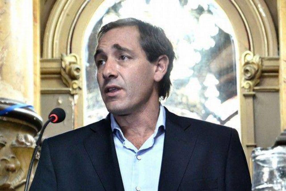 Garro insiste con mantener como funcionario municipal al ex polic�a imputado por integrar una banda de piratas del asfalto