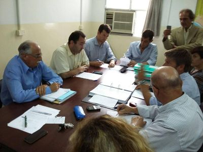 Acusan al Ejecutivo de querer arancelar el uso de los polideportivos
