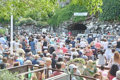 Una multitud asisti� en la Gruta a la festividad de Nuestra Se�ora de Lourdes
