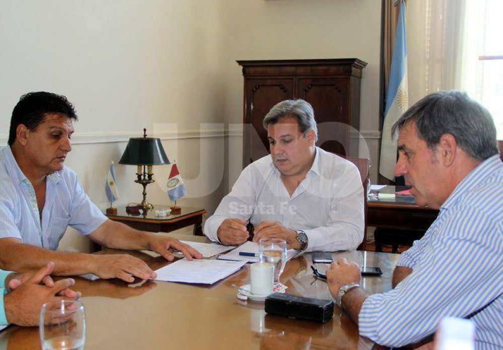 Ante la situaci�n en Sauce Viejo, Far�as y Jat�n se reunieron con Uliambre