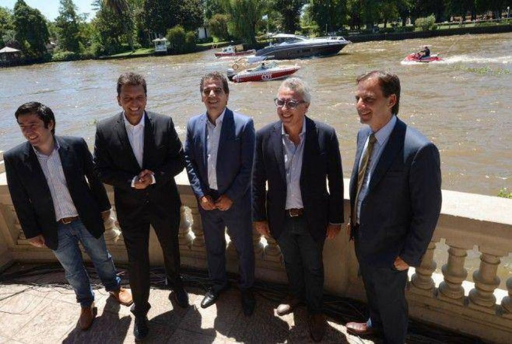 Massa se muestra como cogobernador y re�ne a Ritondo con intendentes propios y del PJ