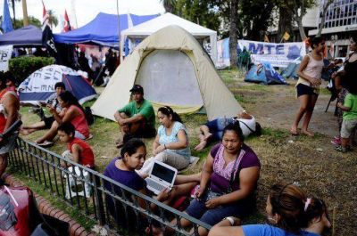 Luego de 15 d�as, la Tupac Amaru levant� el acampe en Plaza de Mayo